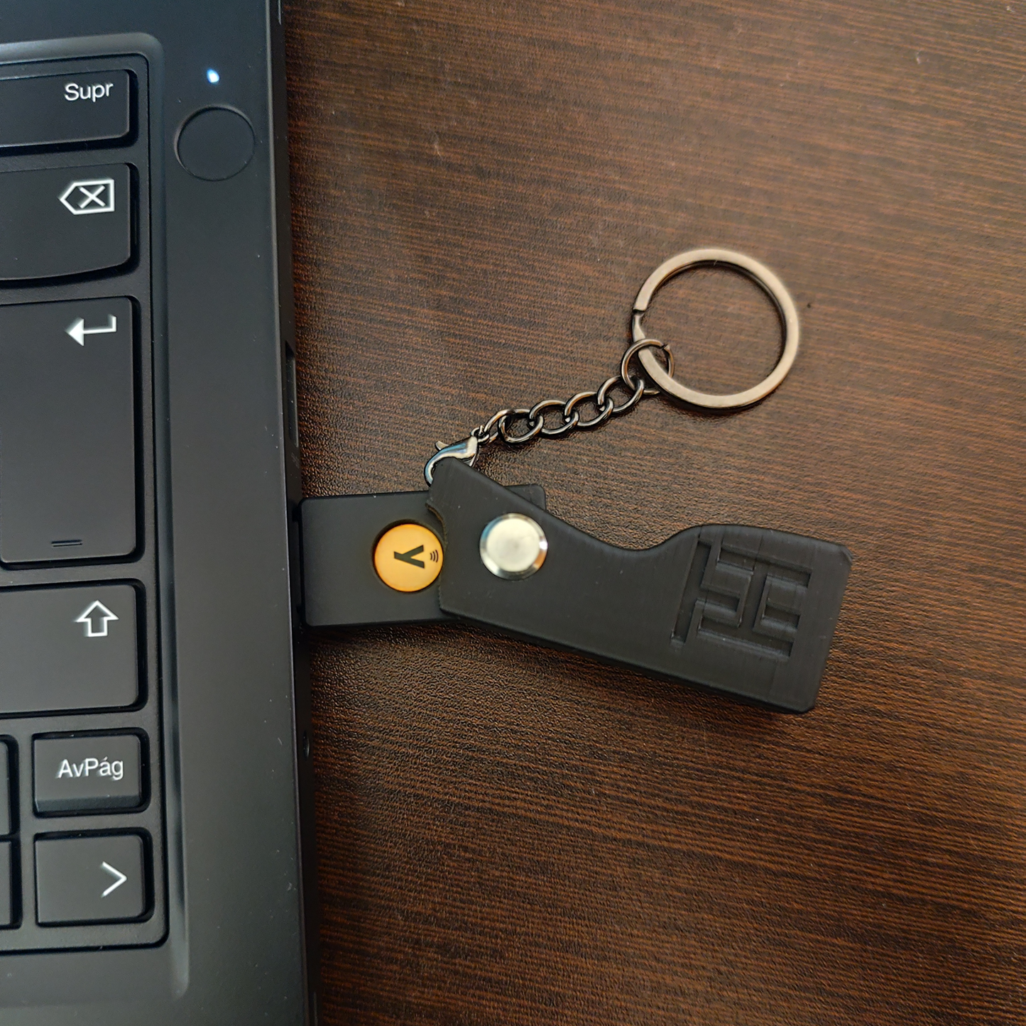 YUBIKEY 5 NFC / 5C NFC KEYCHAIN CASE & HOLDER WITH USB ADAPTERS