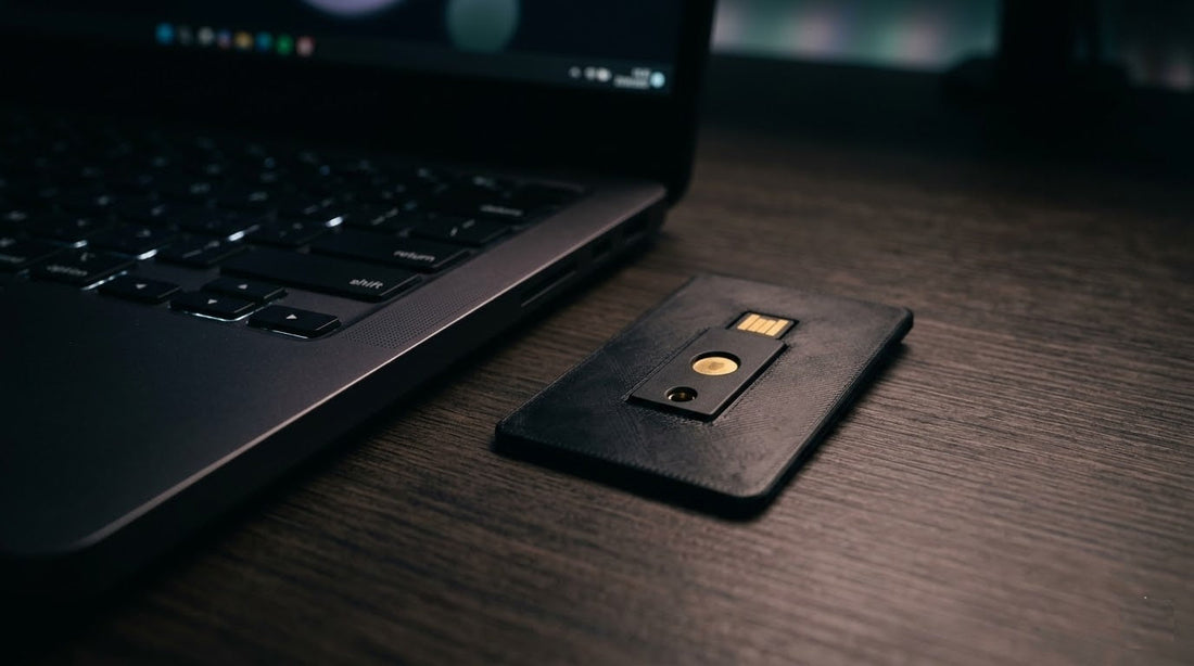 Lleva tu YubiKey en la cartera: la bandeja formato tarjeta de crédito